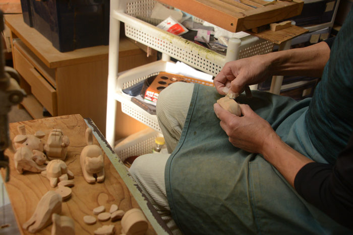 アセンス工房山田さんの作業風景(手元)