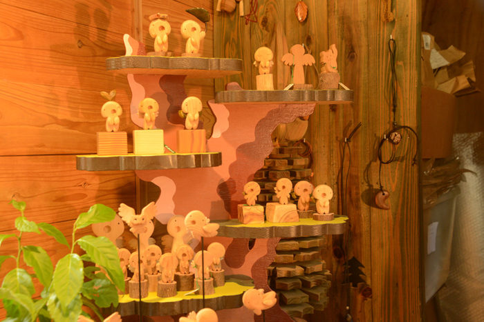 アセンス工房の店内に飾られた商品の写真